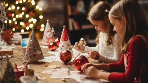 kids making Christmas crafts